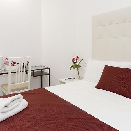 บรูสตาร์ ซากราดา ฟามิเลีย Hotel บาร์เซโลนา ภายนอก รูปภาพ