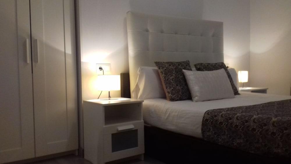 บรูสตาร์ ซากราดา ฟามิเลีย Hotel บาร์เซโลนา ภายนอก รูปภาพ