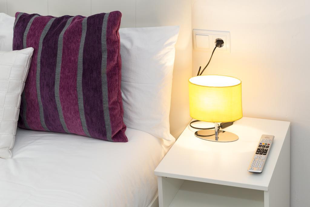บรูสตาร์ ซากราดา ฟามิเลีย Hotel บาร์เซโลนา ภายนอก รูปภาพ